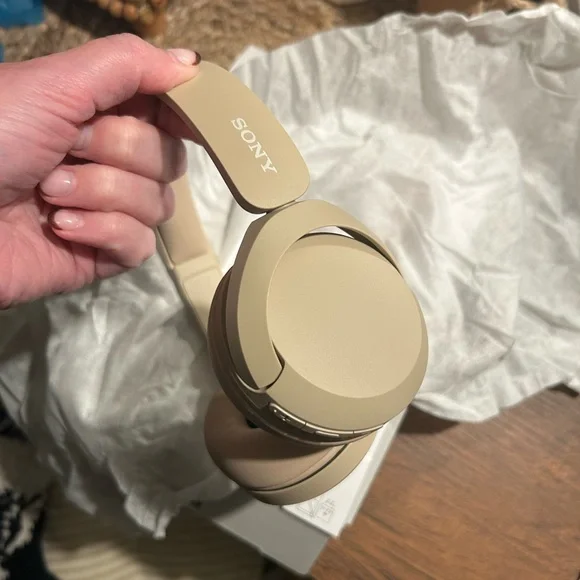 Sony WH-CH520 Over-Ear Headphones - Cream - Picture 3 of 7